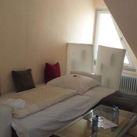 Barcelona Bed & Breakfast Düsseldorf Quarto foto