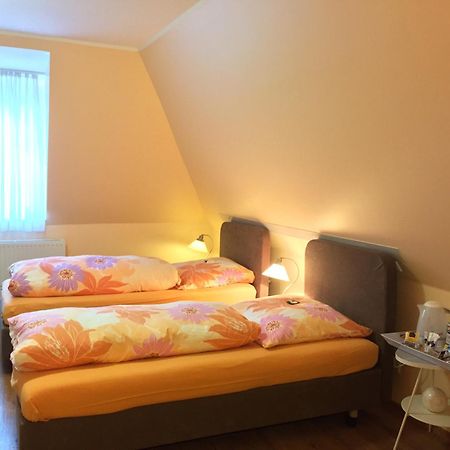 Barcelona Bed & Breakfast Düsseldorf Quarto foto