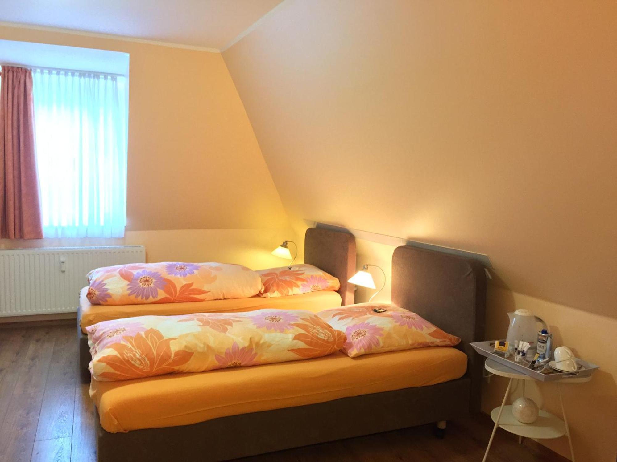 Barcelona Bed & Breakfast Düsseldorf Quarto foto