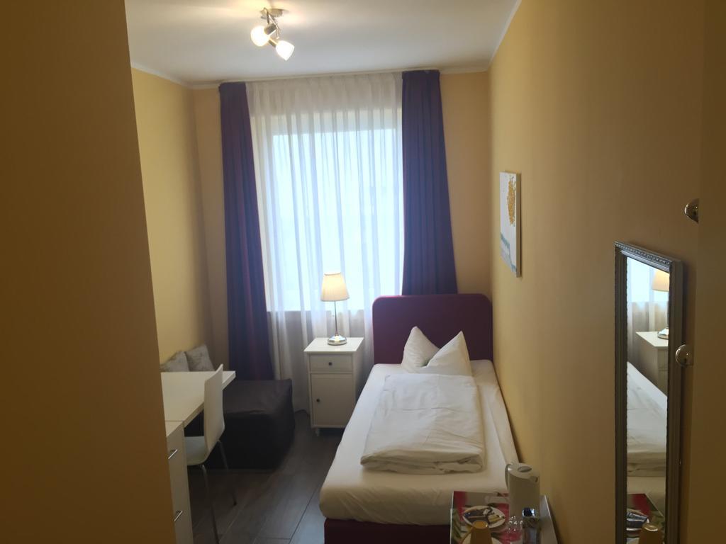 Barcelona Bed & Breakfast Düsseldorf Quarto foto
